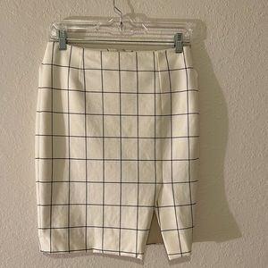 Banana republic pencil skirt in ivory plaid